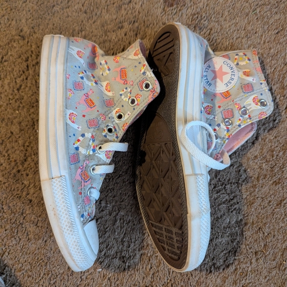 Converse Pink Sneakers Playful Canvas Design - Picture 4 of 10